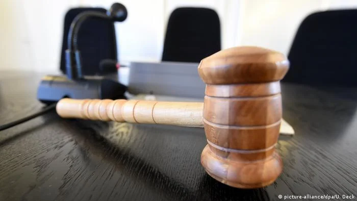 Como a baixa presença de mulheres nos tribunais afeta a punição de agressores